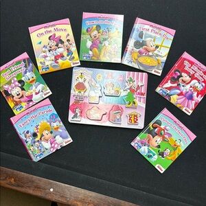 Disney Mickey Mouse and Friends Puzzle with 7 Me Reader books
